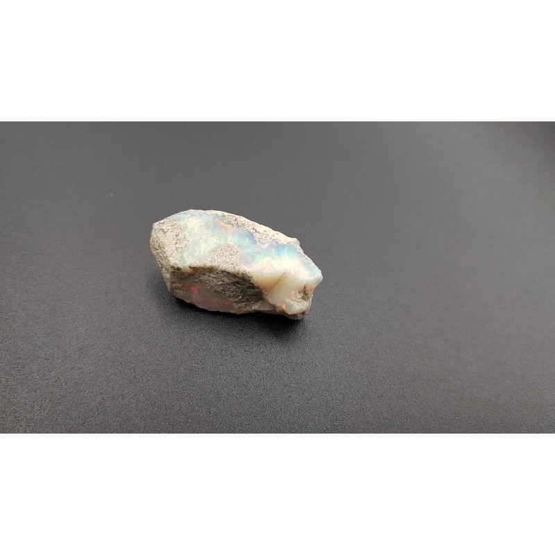 Opale Blanche Multicolore D'Éthiopie Naturelle - 3,73 Carats, Forme Ovale, Non Traitée
